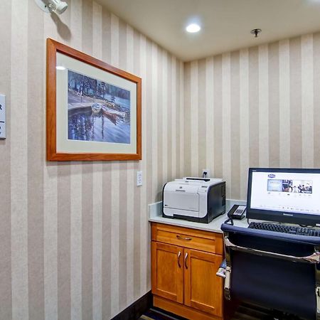 Hampton Inn By Hilton Kamloops Exteriör bild