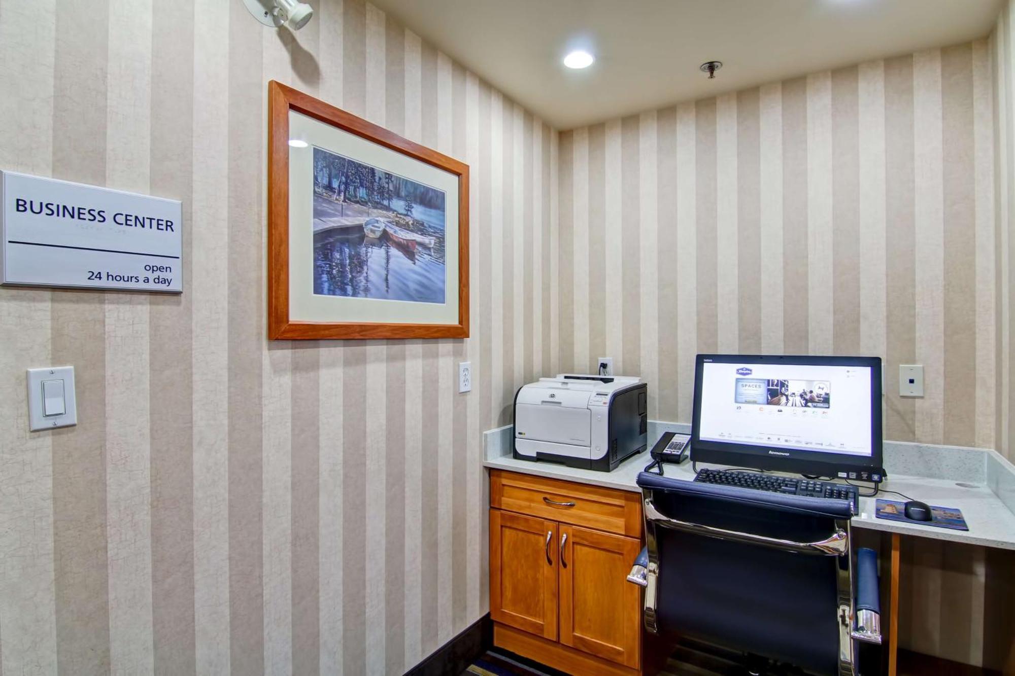 Hampton Inn By Hilton Kamloops Exteriör bild