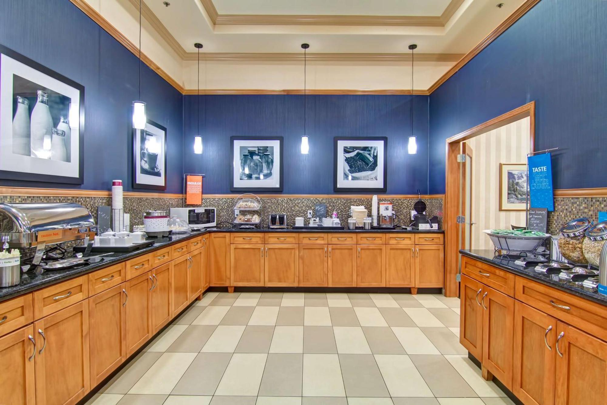 Hampton Inn By Hilton Kamloops Exteriör bild