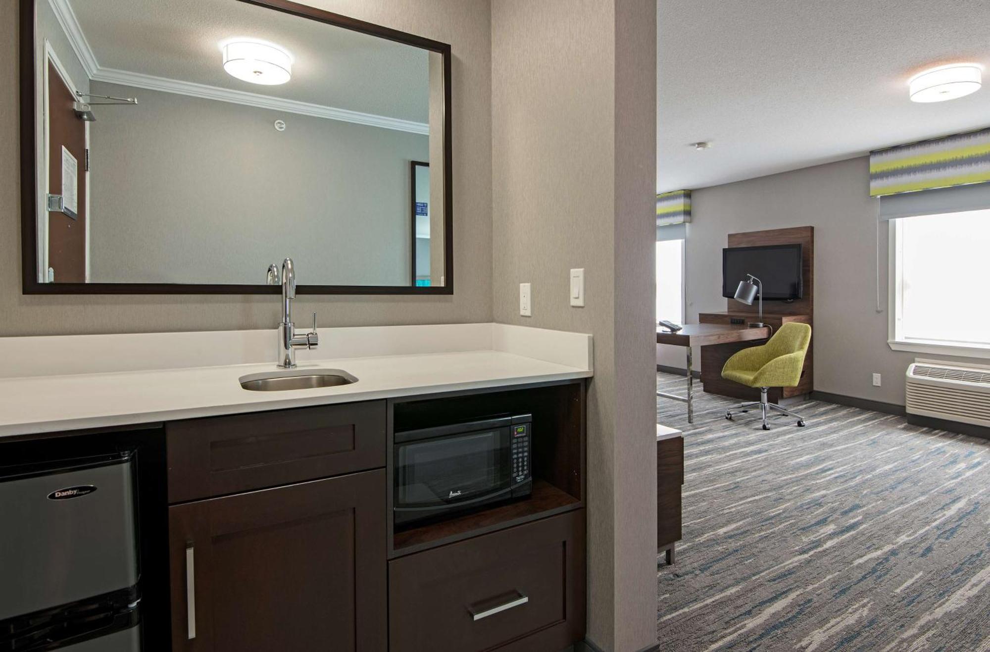 Hampton Inn By Hilton Kamloops Exteriör bild