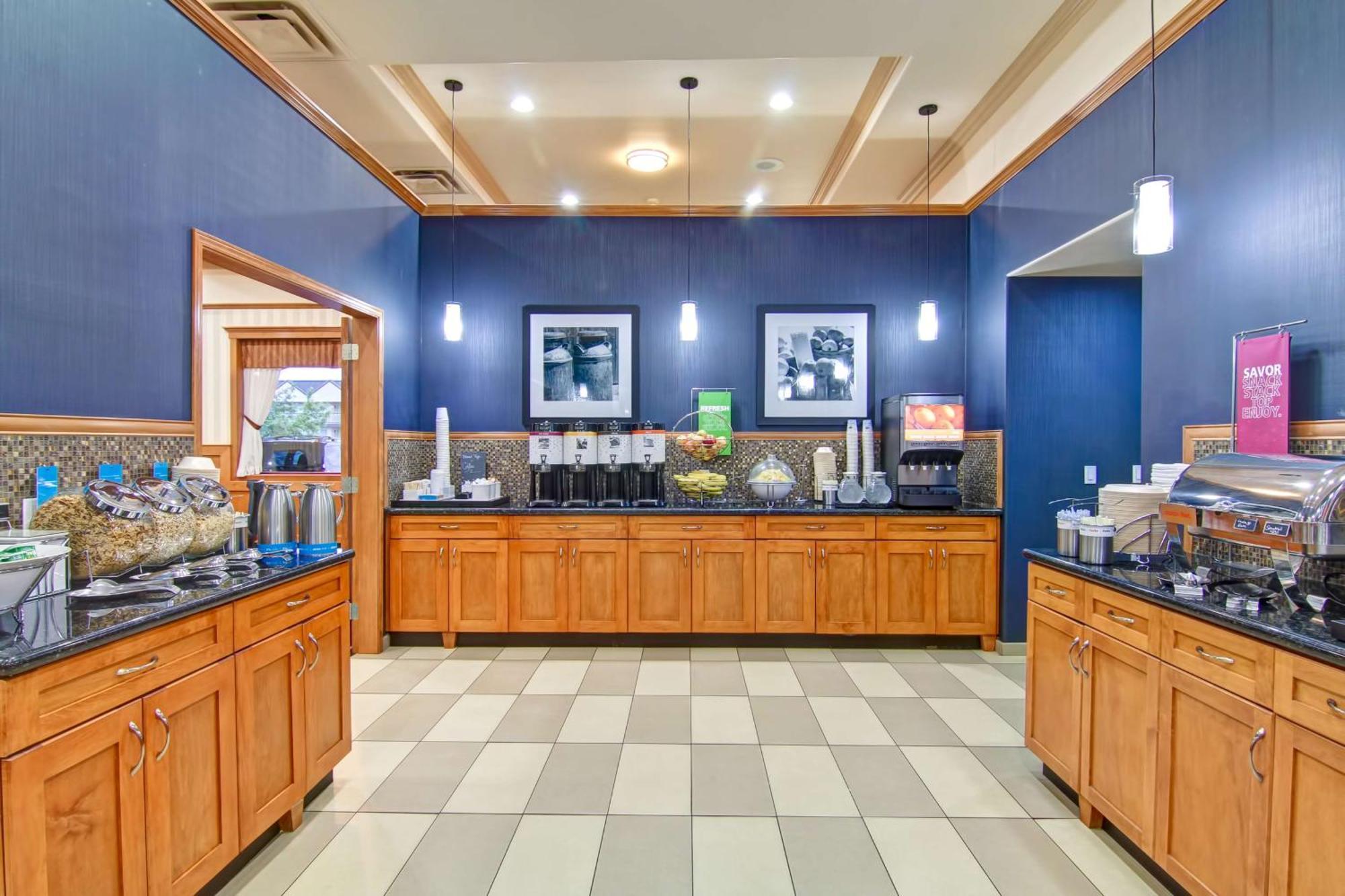Hampton Inn By Hilton Kamloops Exteriör bild