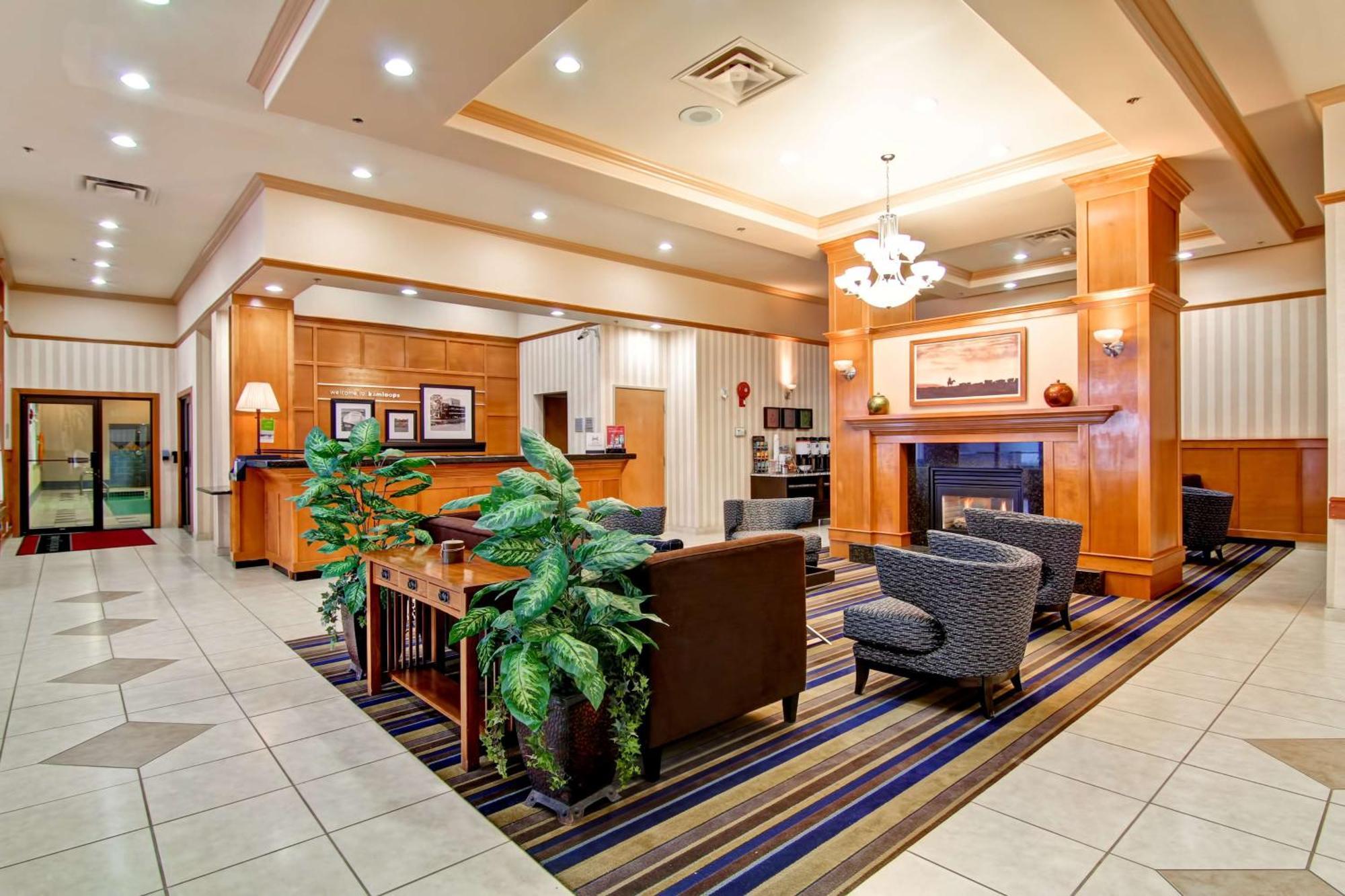 Hampton Inn By Hilton Kamloops Exteriör bild